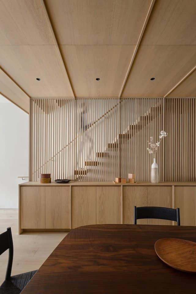 Knowledgeable Room Guides