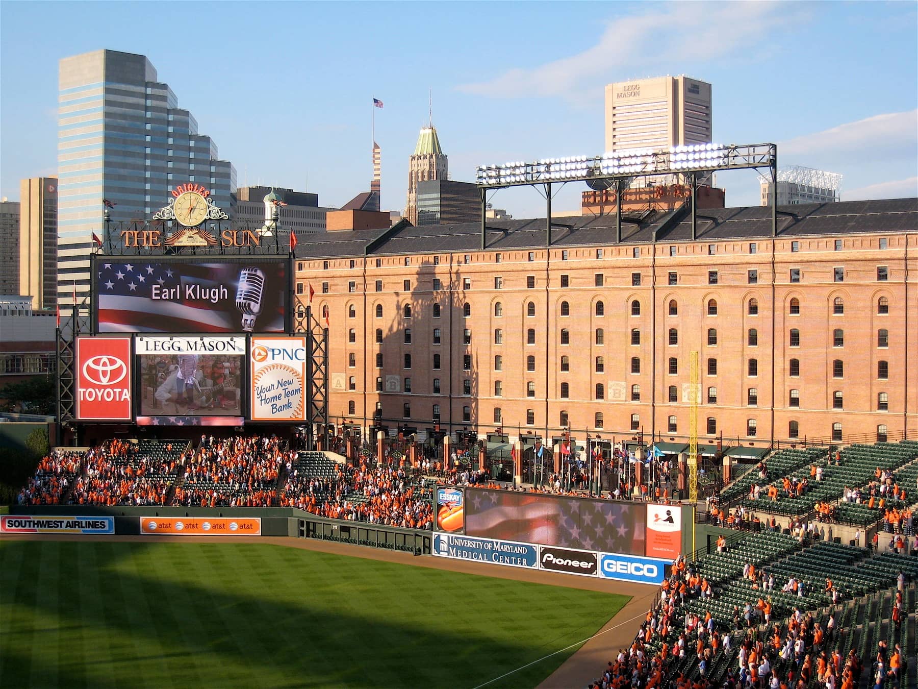 Warehouse Dog & Crab Mac & Cheese Dog