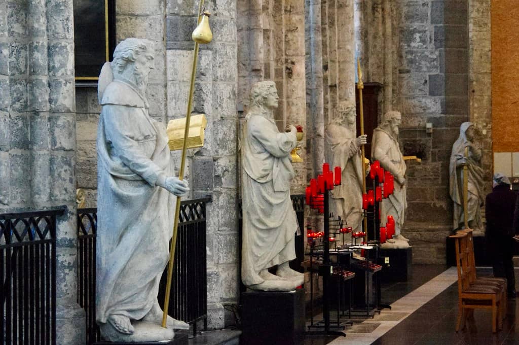 Statues of the Apostles