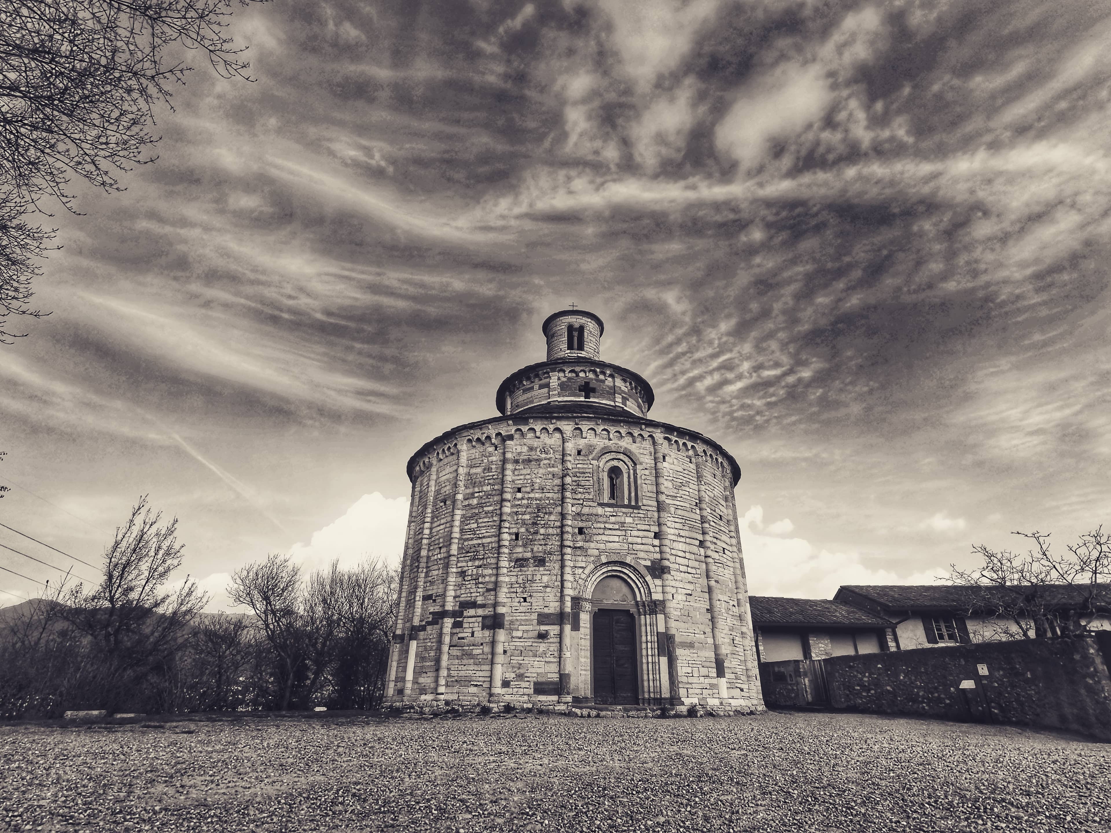 Serene Countryside Setting