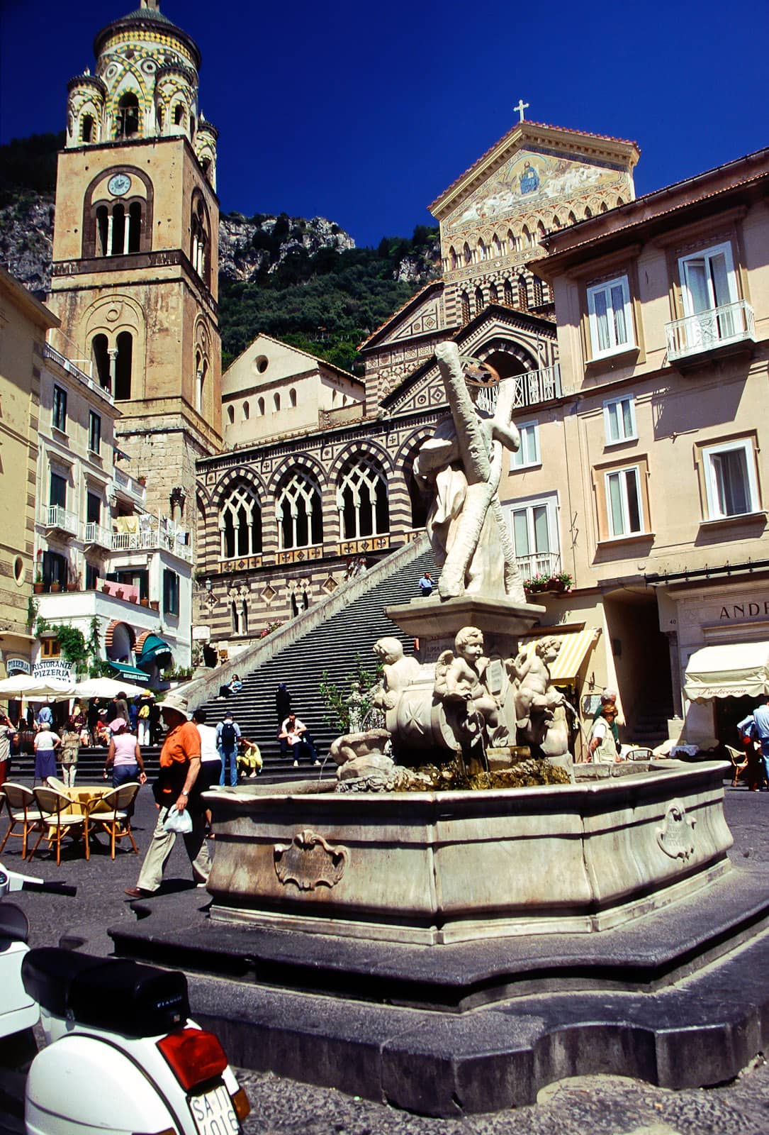 Piazza Duomo Amalfi Buzz