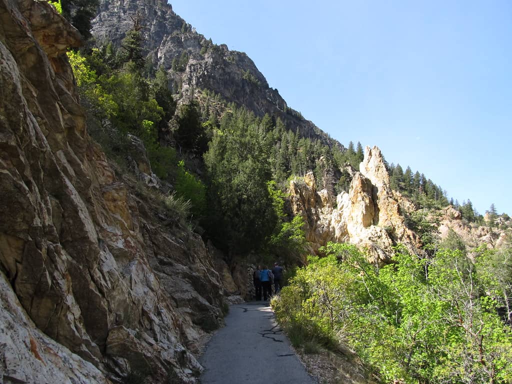 The Scenic Cave Trail