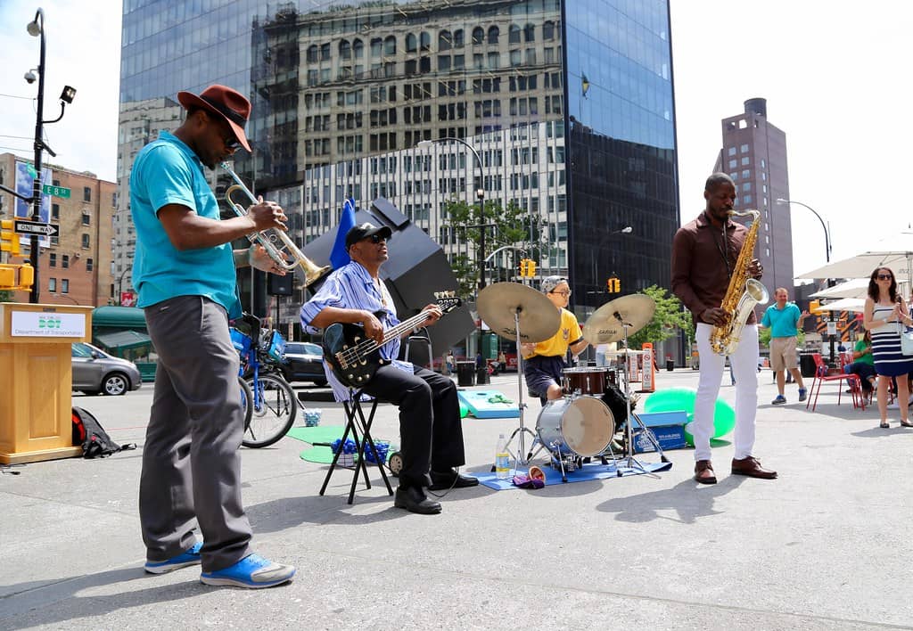 Live Music & Performances