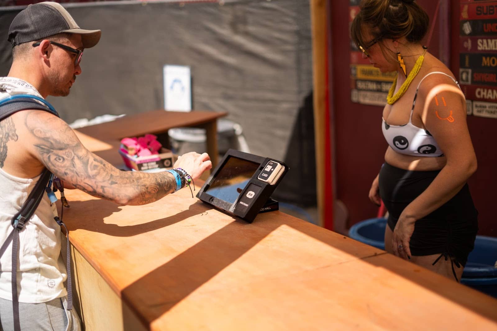 Live Music & Performances