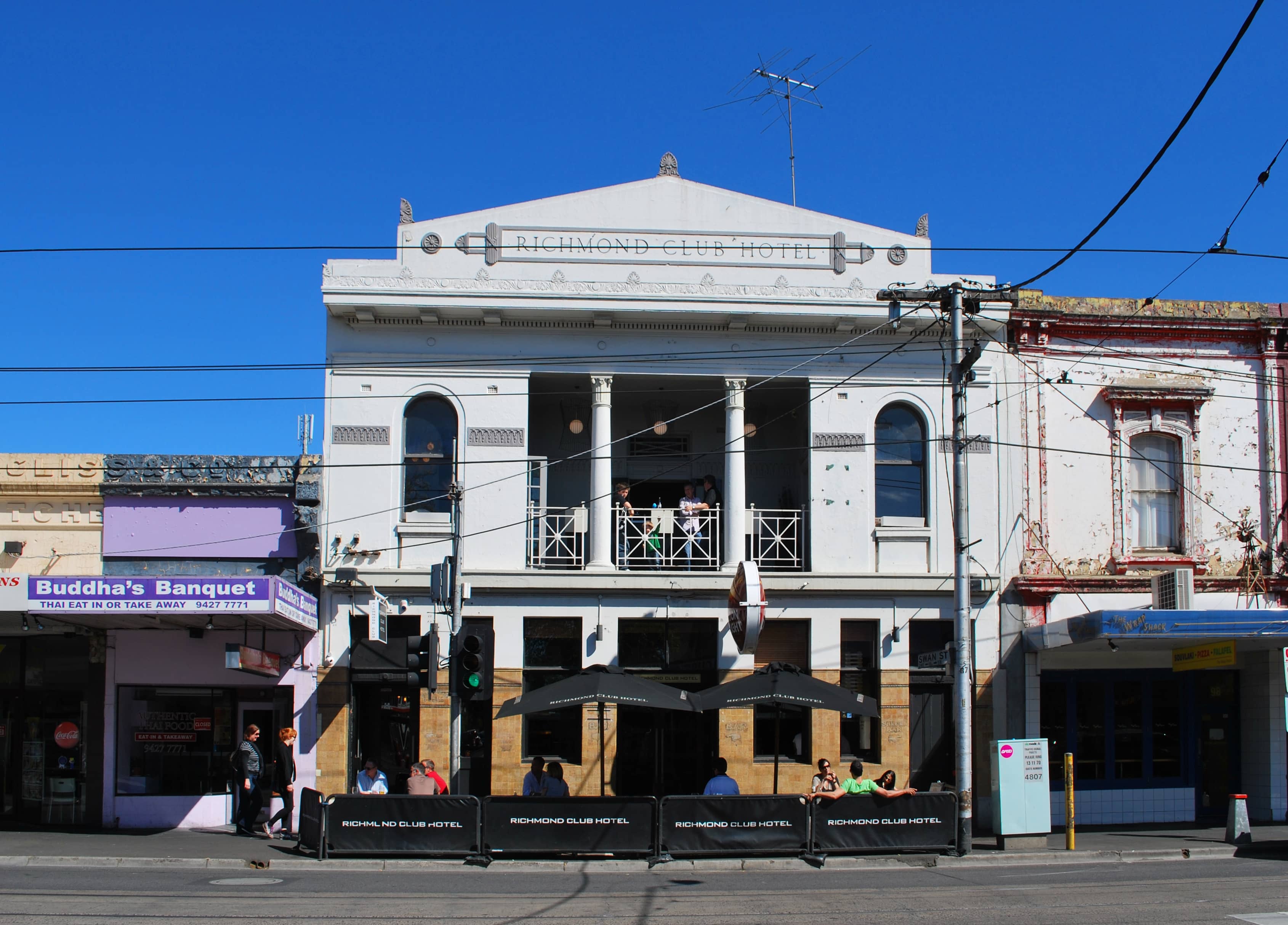 Swan Street's Trendy Atmosphere