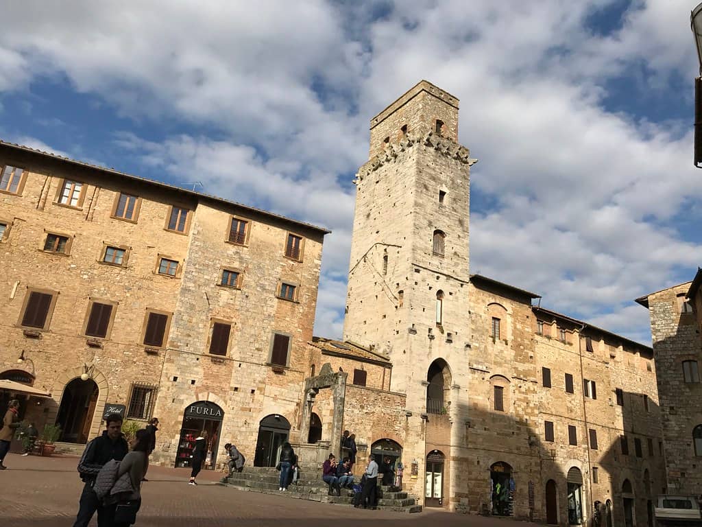 Piazza della Cisterna