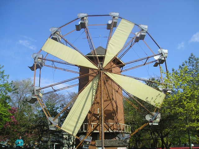 Ferris Wheel & Lounges