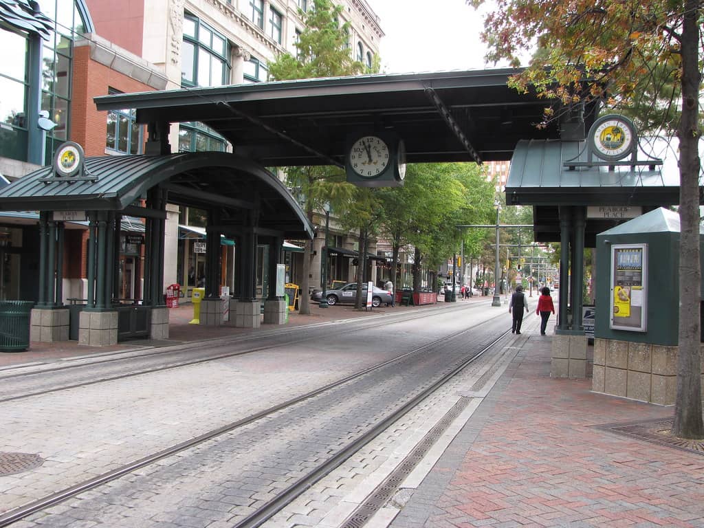 Live Music & DJ Sets