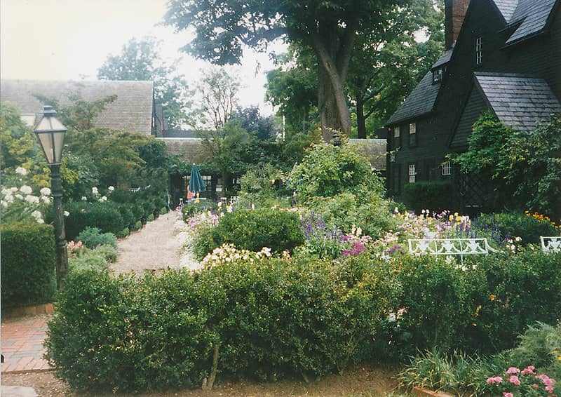 Seaside Gardens & Lawn