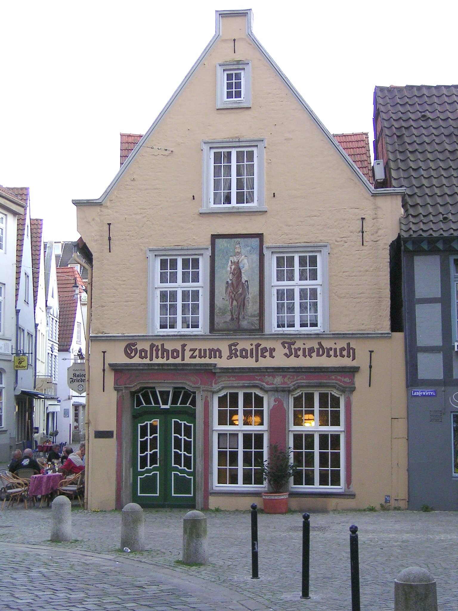 Cozy Cafes and Restaurants