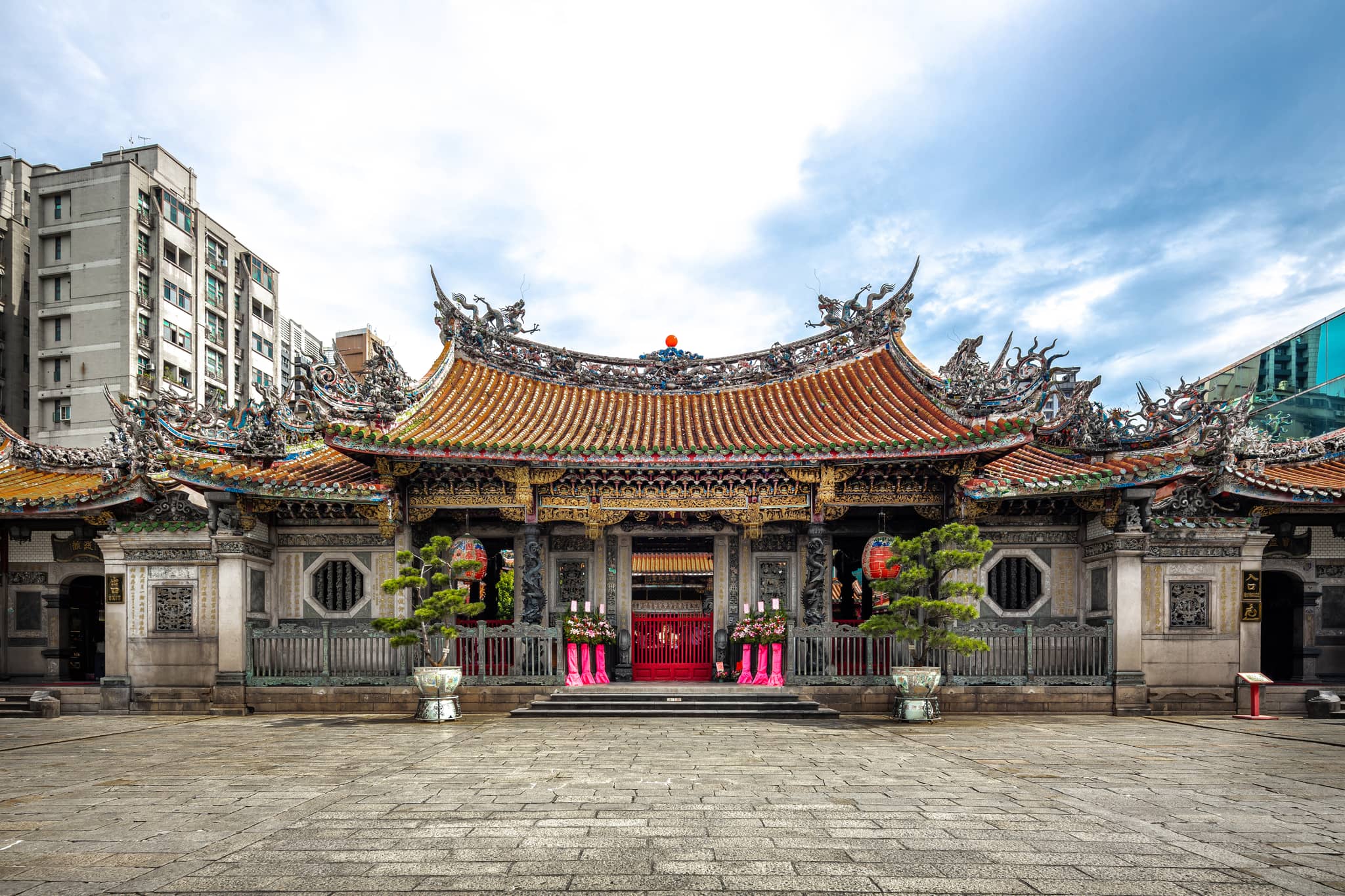 Lungshan Temple Proximity