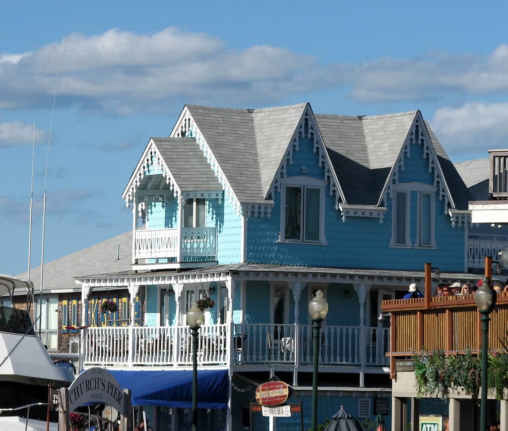 Harborfront Dining & Views