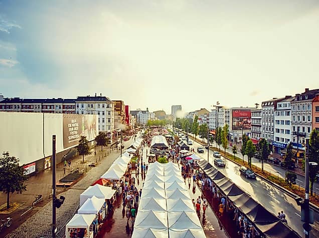 Live Music & DJ Sets