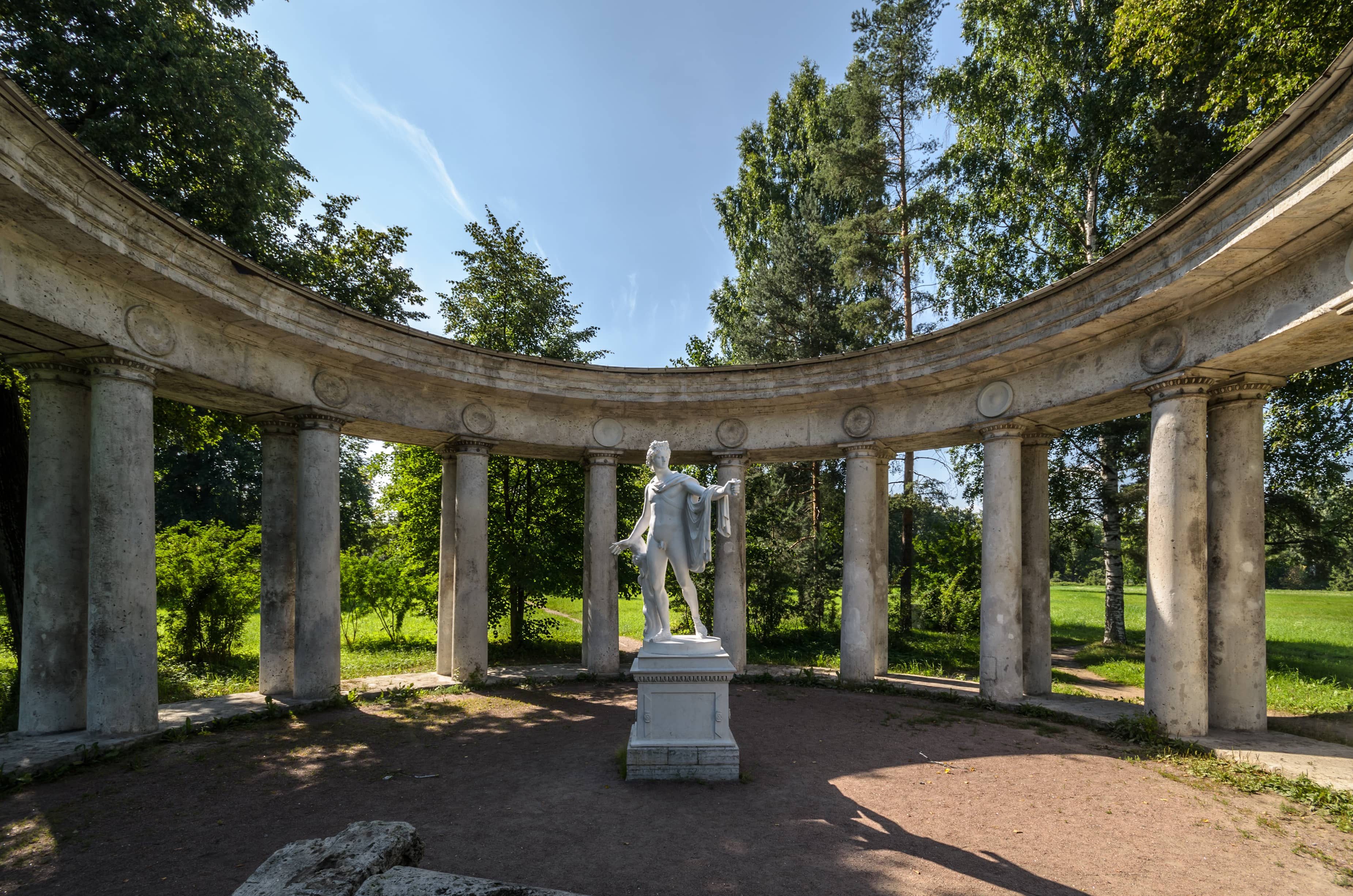 Expansive English-Style Gardens