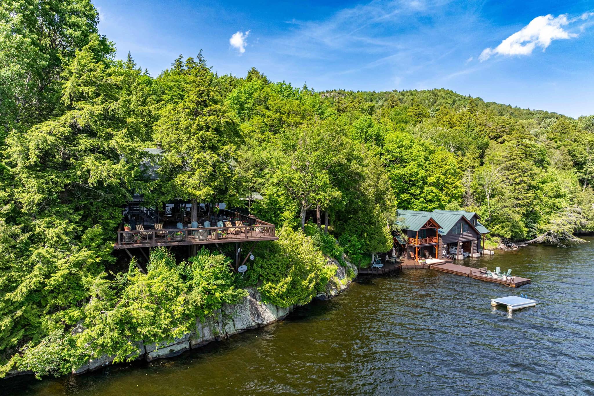 Lakeside Dining & Picnics