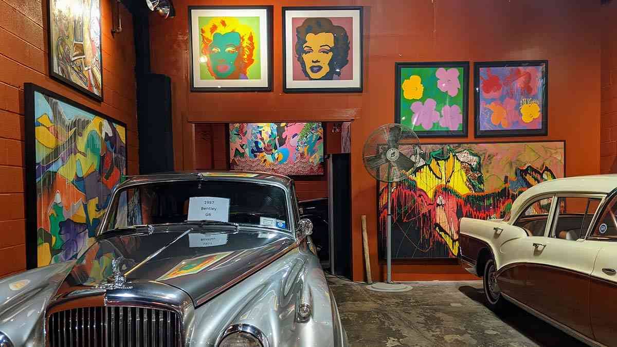 Themed Rooms & Vintage Cars