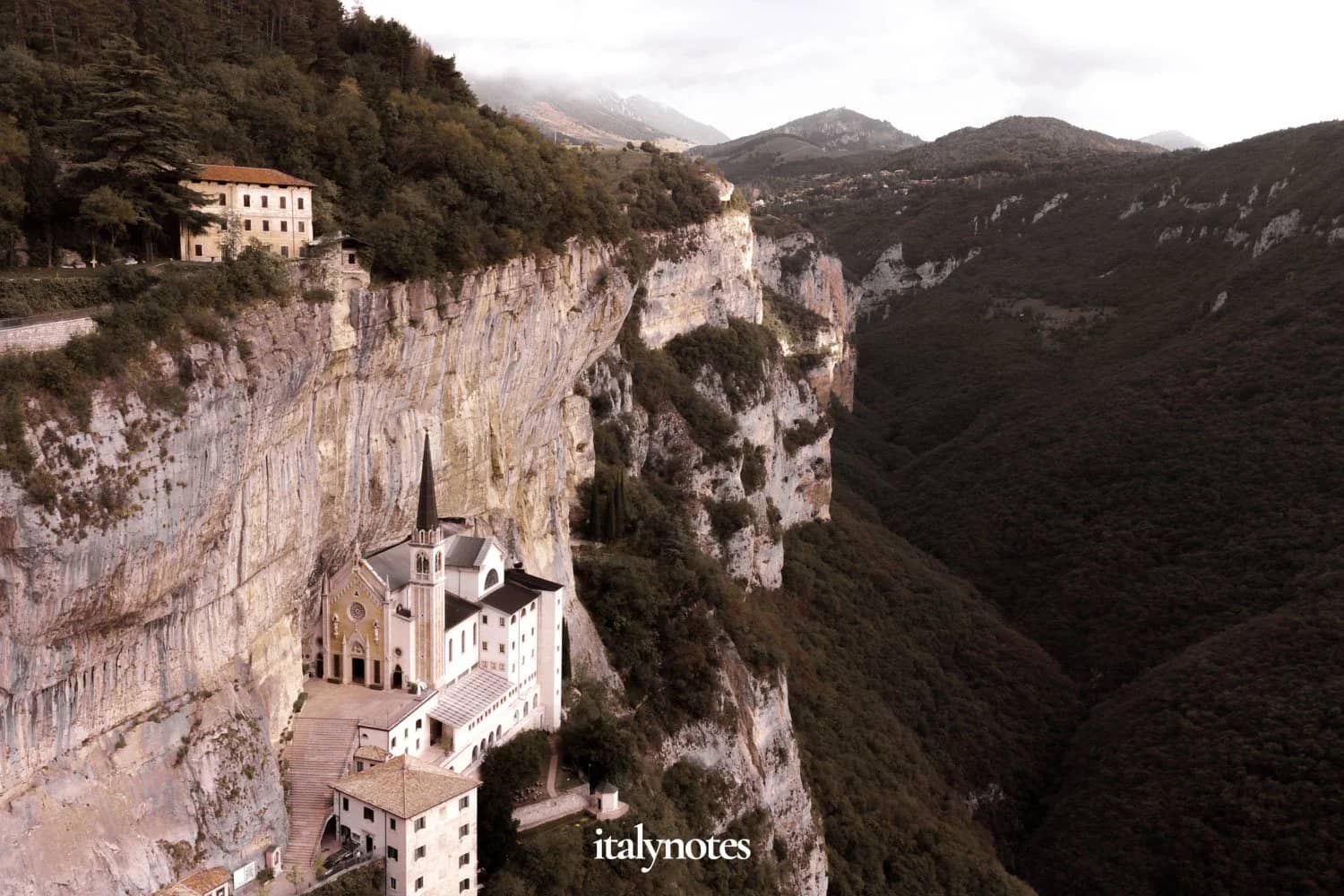 Panoramic Valley Views