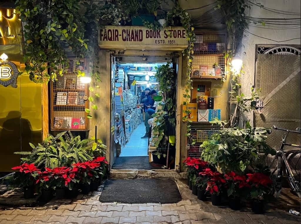 Bookstores & Lifestyle Shops