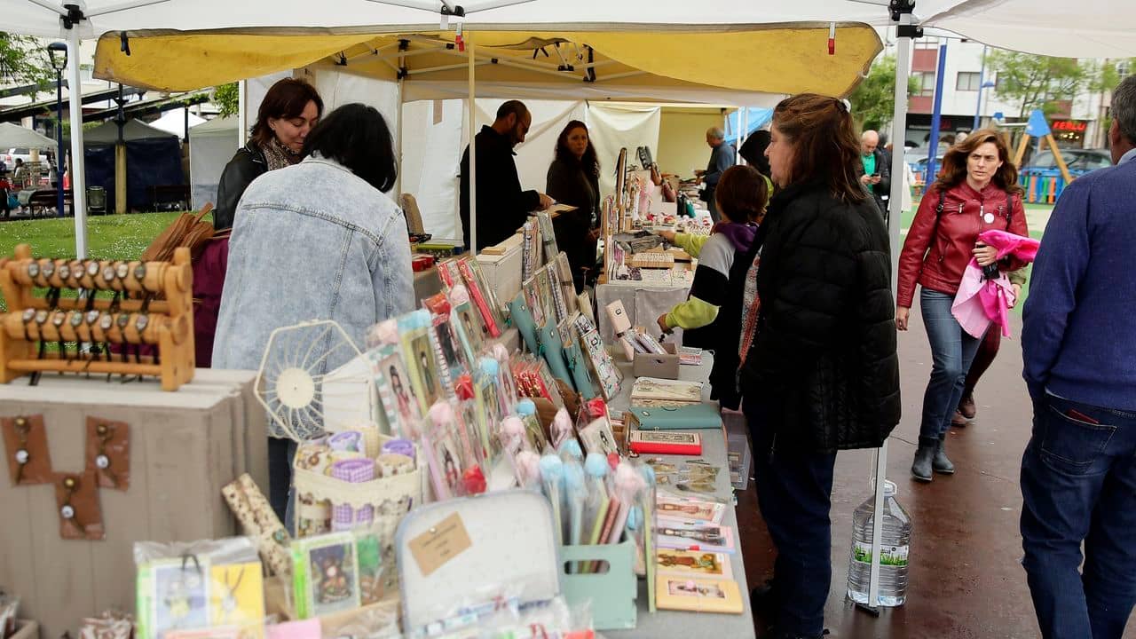 Artisan Crafts & Local Goods
