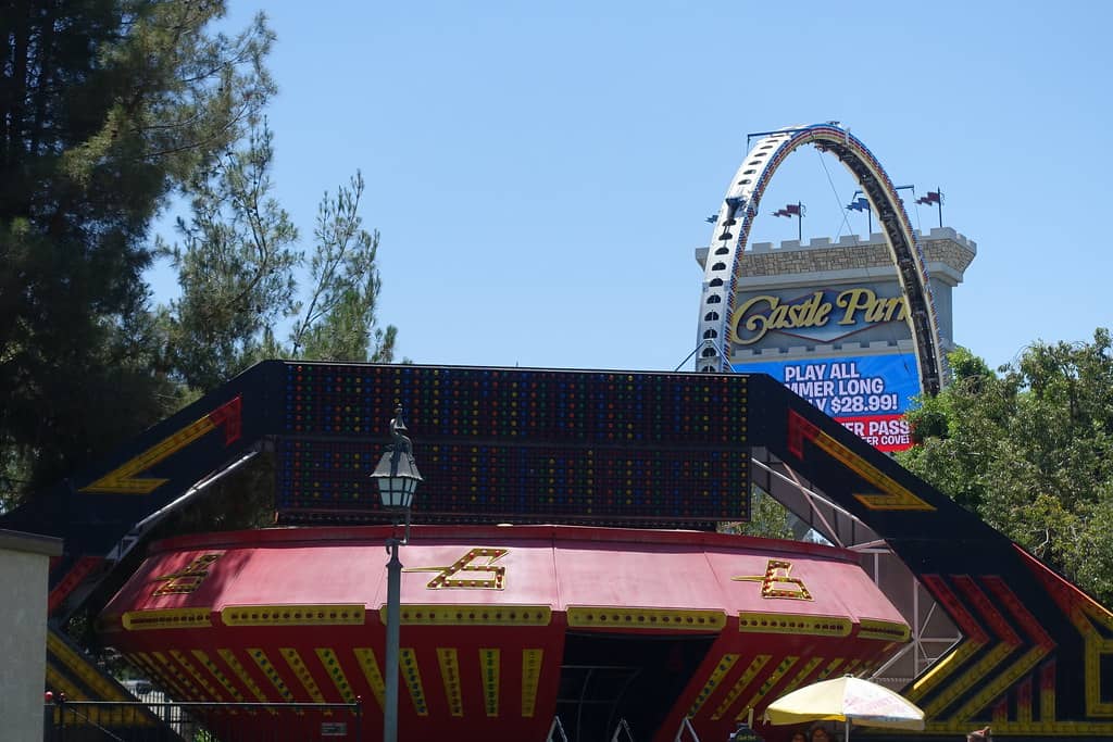 Live Entertainment & Rides