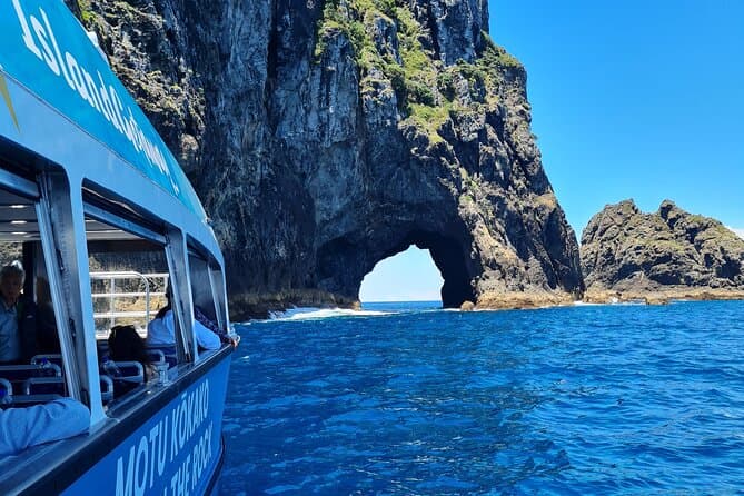 Hole in the Rock Motukokako Bay of Islands