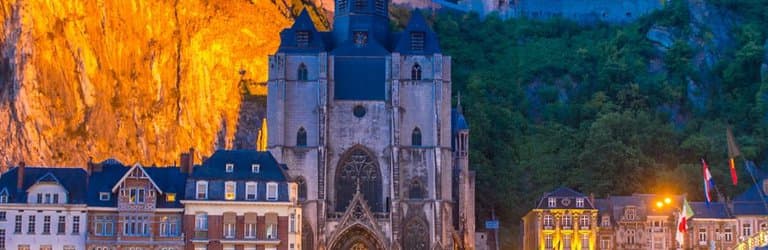 a la tombée de la nuit collégiale notre dame Dinant