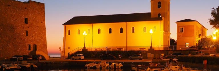 Acciaroli is gezellig verlicht