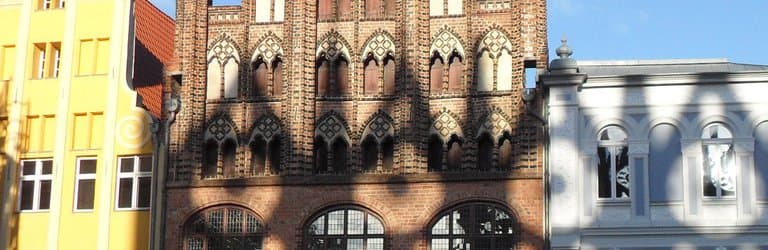 Wulflamhaus mit dem Schatten des Rathauses!