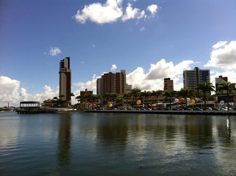 Aproveite para caminhar e tire lindas fotos em variados pontos do açucde velho.