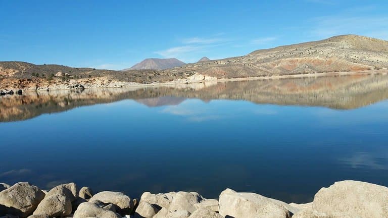 No one is here and it is perfect.  Clean restroom.  $7 day use fee.  Nice and new picnic facilit