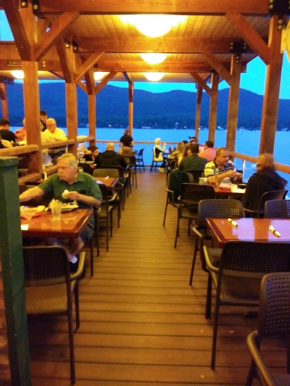 Gorgeous deck dining on the lake.....so incredibly peaceful and relaxing. We loved it!