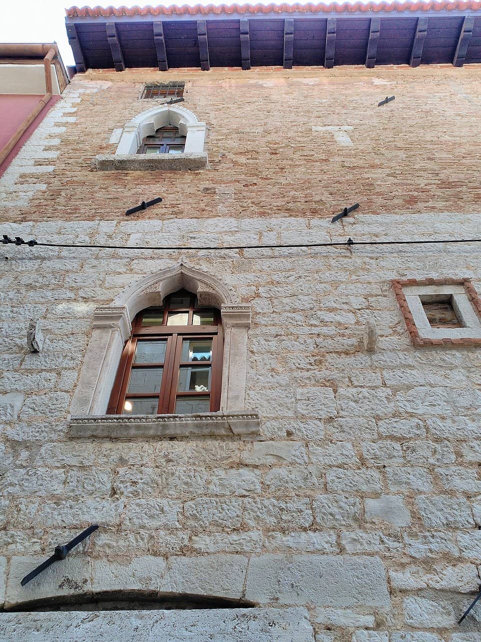 Decumanus Street Vibe