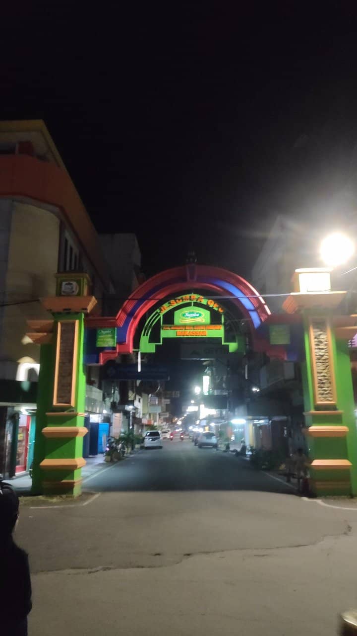 Local Shops & Boutiques