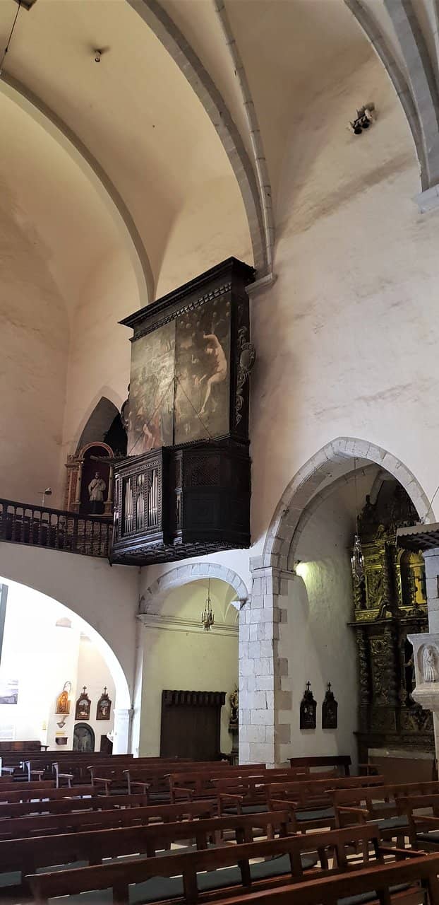 Spectacular Interior Contrast