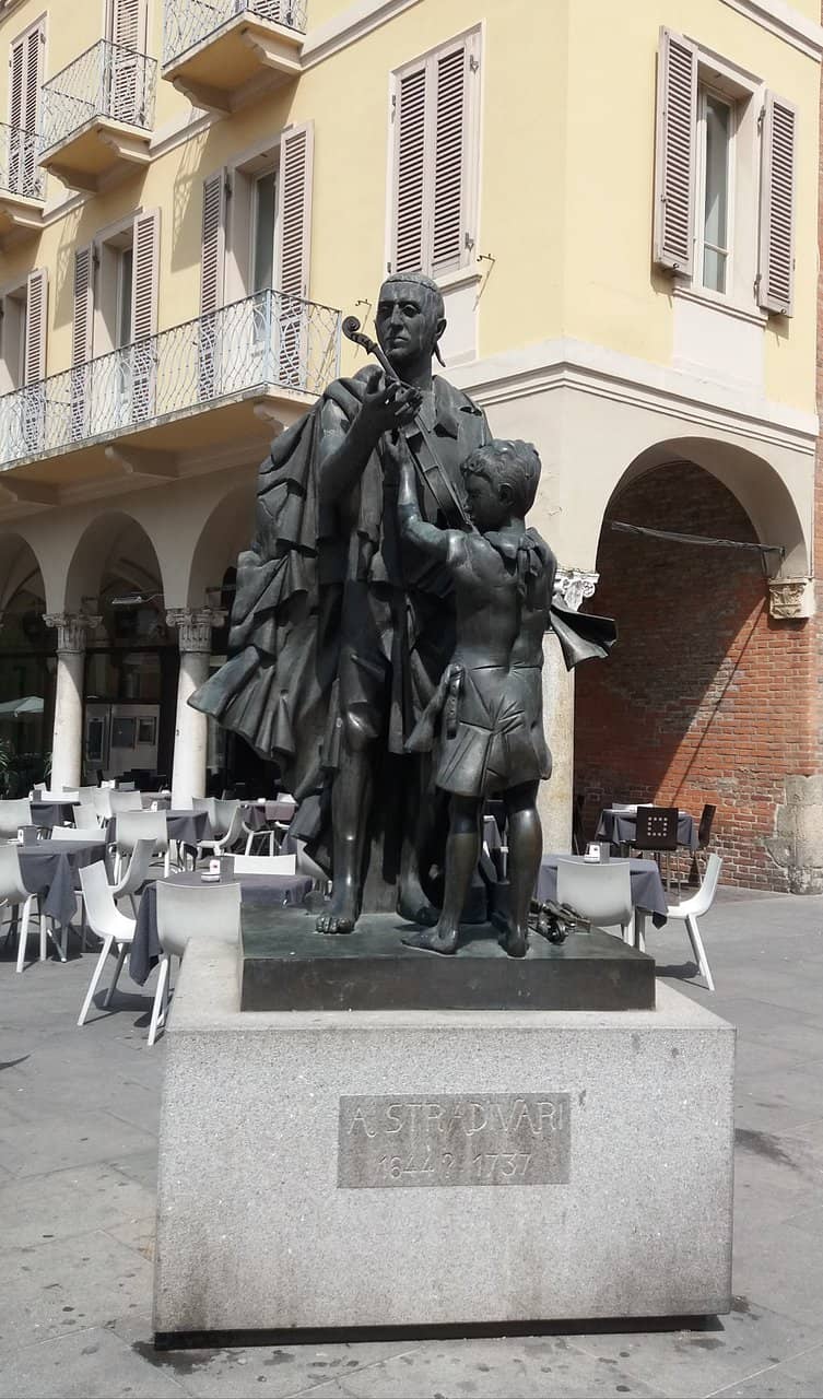 Piazza Stradivari Market Days