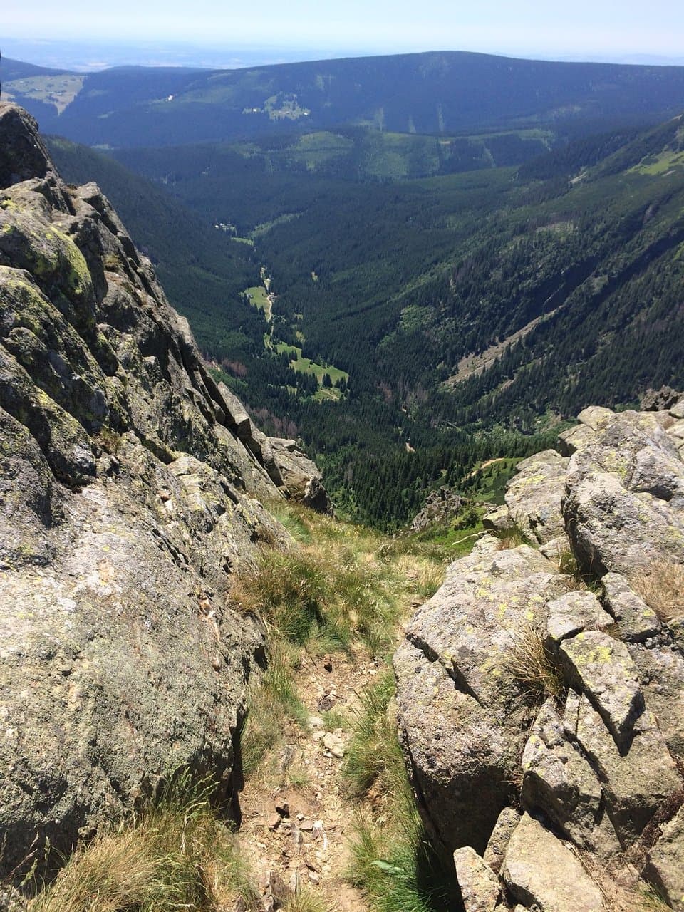 Неплохое место для 2-3 дней отдыха. Живописные пейзажи.