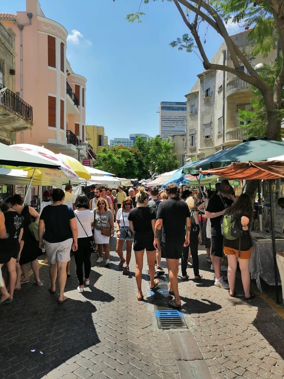 Nahalat Binyamin Arts Fair