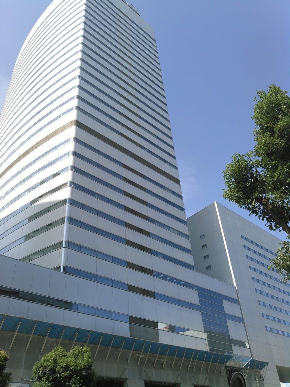 桜木町四丁目・交差点🚥方面より🏢外観(8.22土☀)