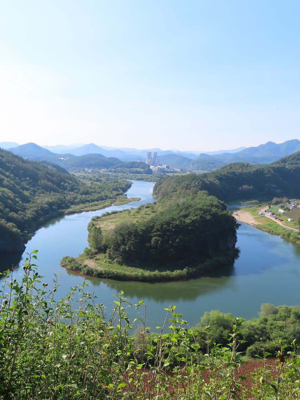 Korean peninsula shaped cliffs