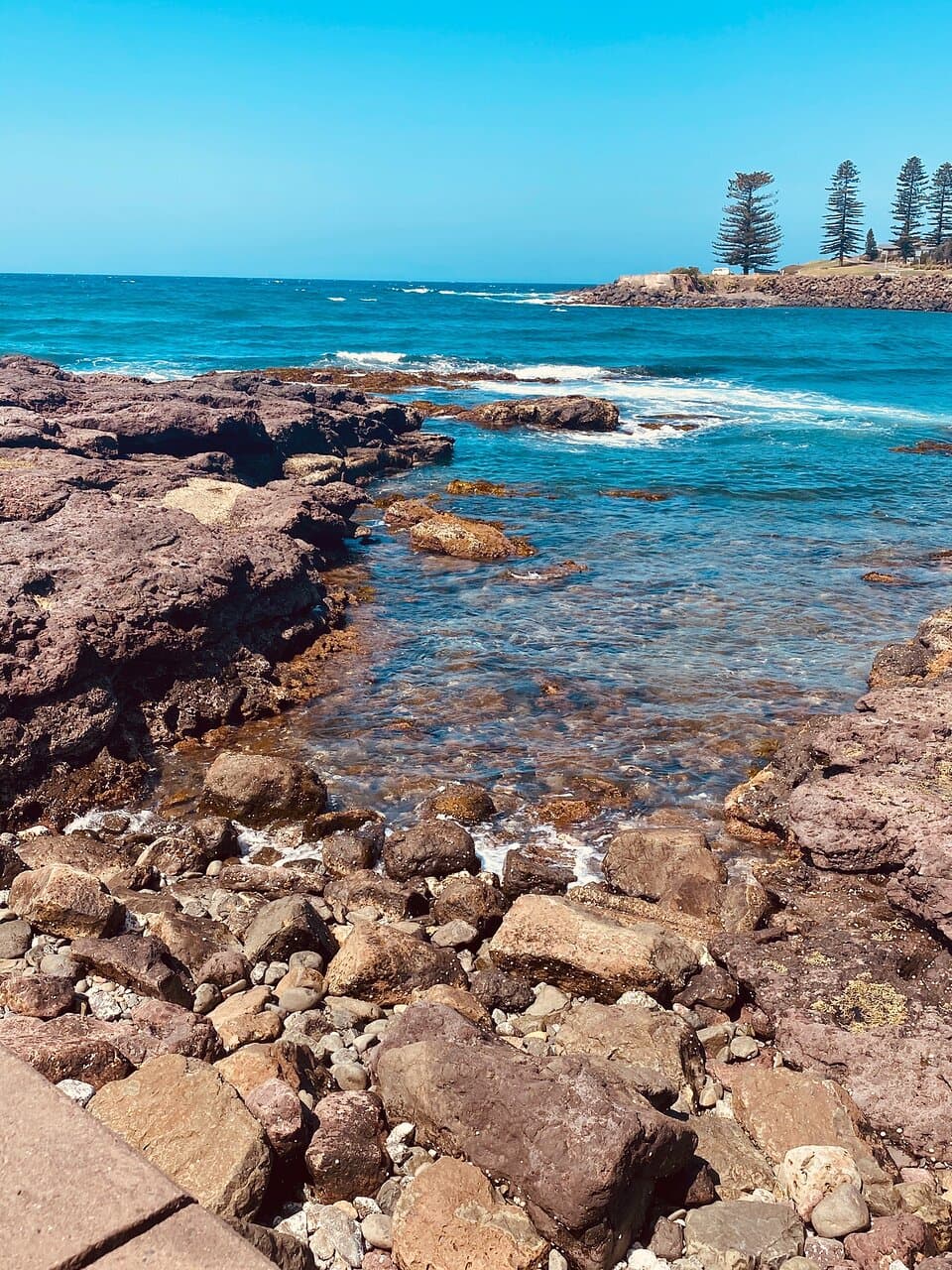 Kiama Harbour ocean pool and sea π scenes