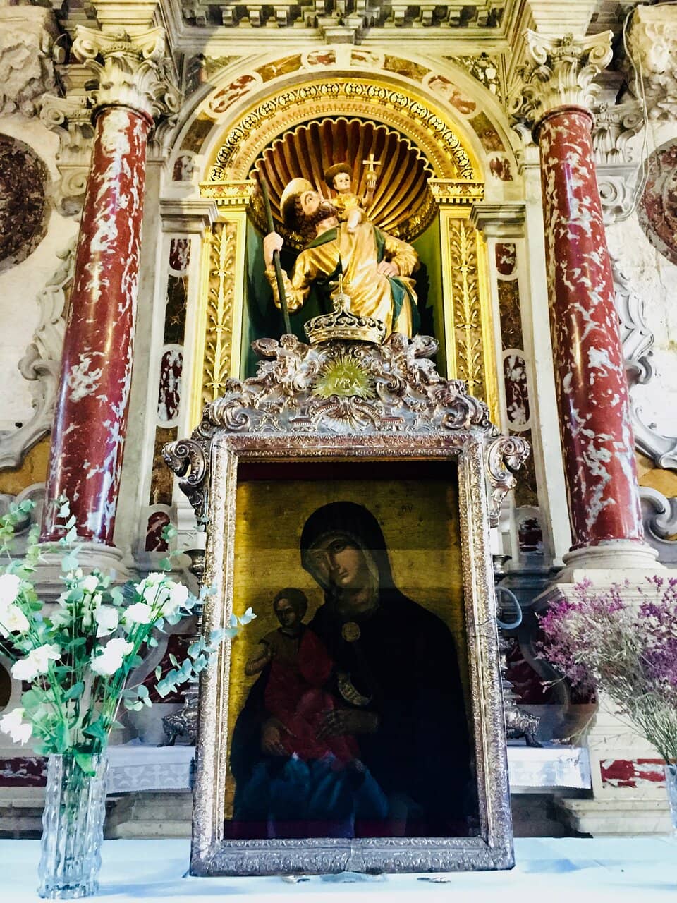 Gothic-Renaissance Architectural Blend