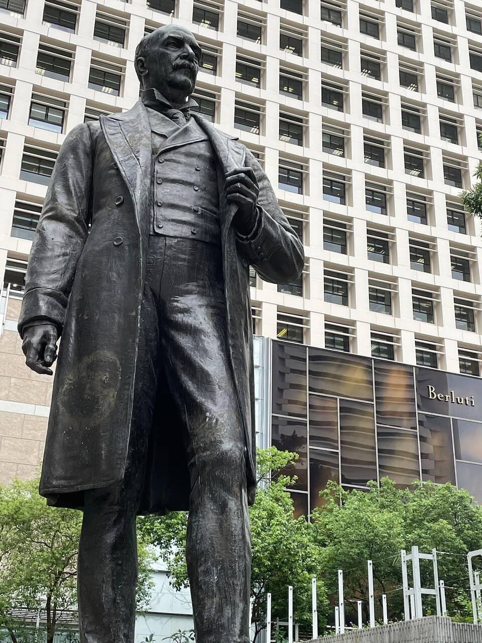 The Iconic Burns Statue