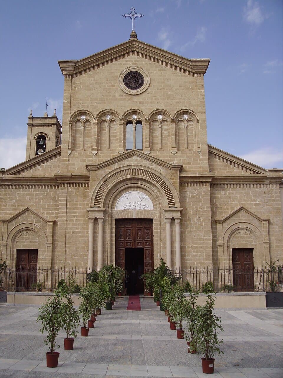 La chiesa delle Anime Sante del Purgatorio oggi SANTUARIO DELL' IMMACOLATA, detta anche del Miseremini fu edificata nel 1722 contemporaneamente alla fondazione della Congregazione che portava il medesimo titolo.La chiesa è a tre navate con l’altare maggiore barocco che accoglie il Simulacro della Madonna Immacolata, il cui culto è molto diffuso a Bagheria. Le navate sono decorate con affreschi eseguiti da Onofrio Tomaselli che celebrano la figura di Maria, Madre di Dio e Regina degli