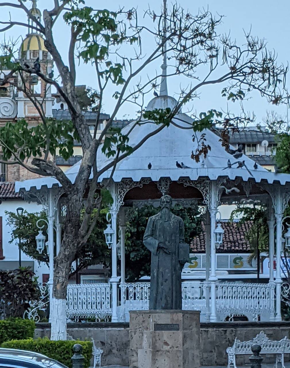 Iconic Statues & Landmarks