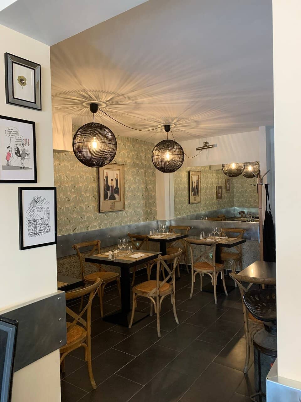 Cozy Bistro Atmosphere