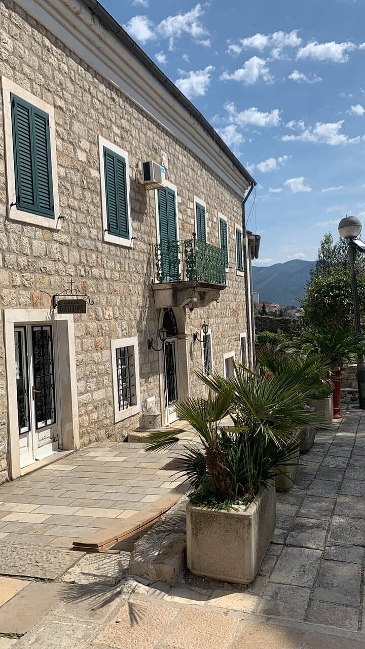 Charming Local Atmosphere