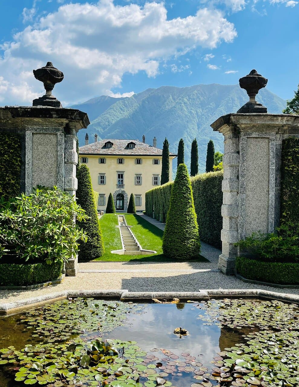 Set cinematografico di House of Gucci Location cinquecentesca fruibile per eventi cerimonie ecc sulla sponda romantica del Lqgo di Como 🎥🌸