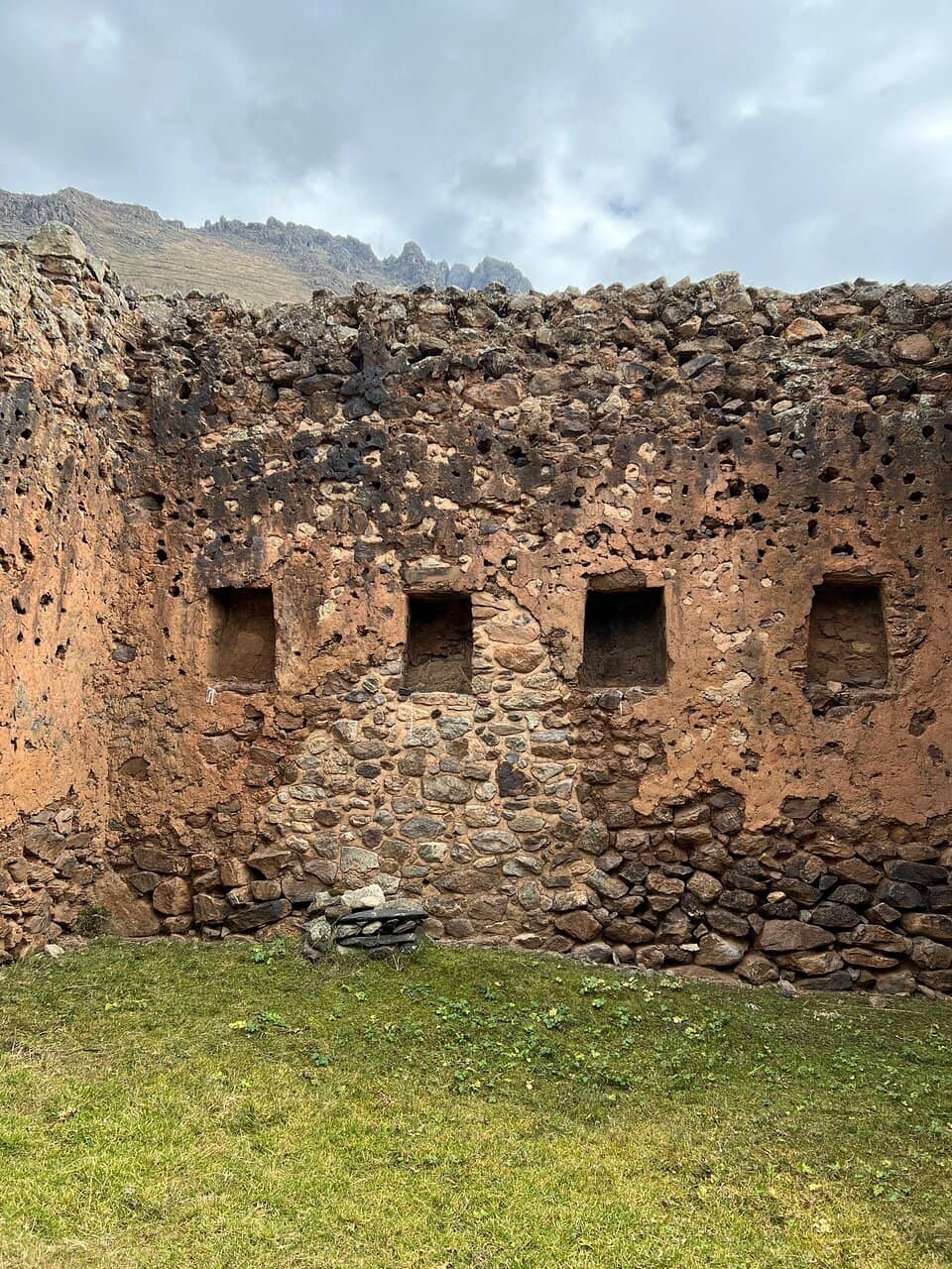 Scenic Hike to Ollantaytambo