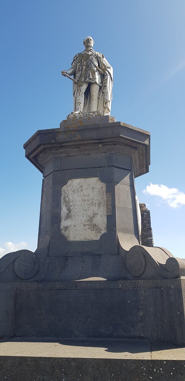 Statue