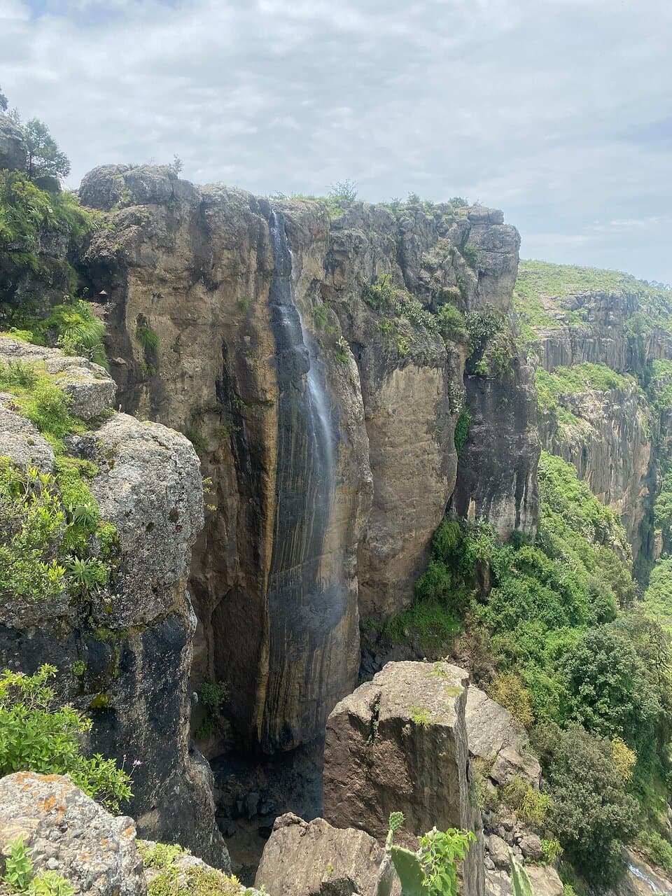 minor waterfall